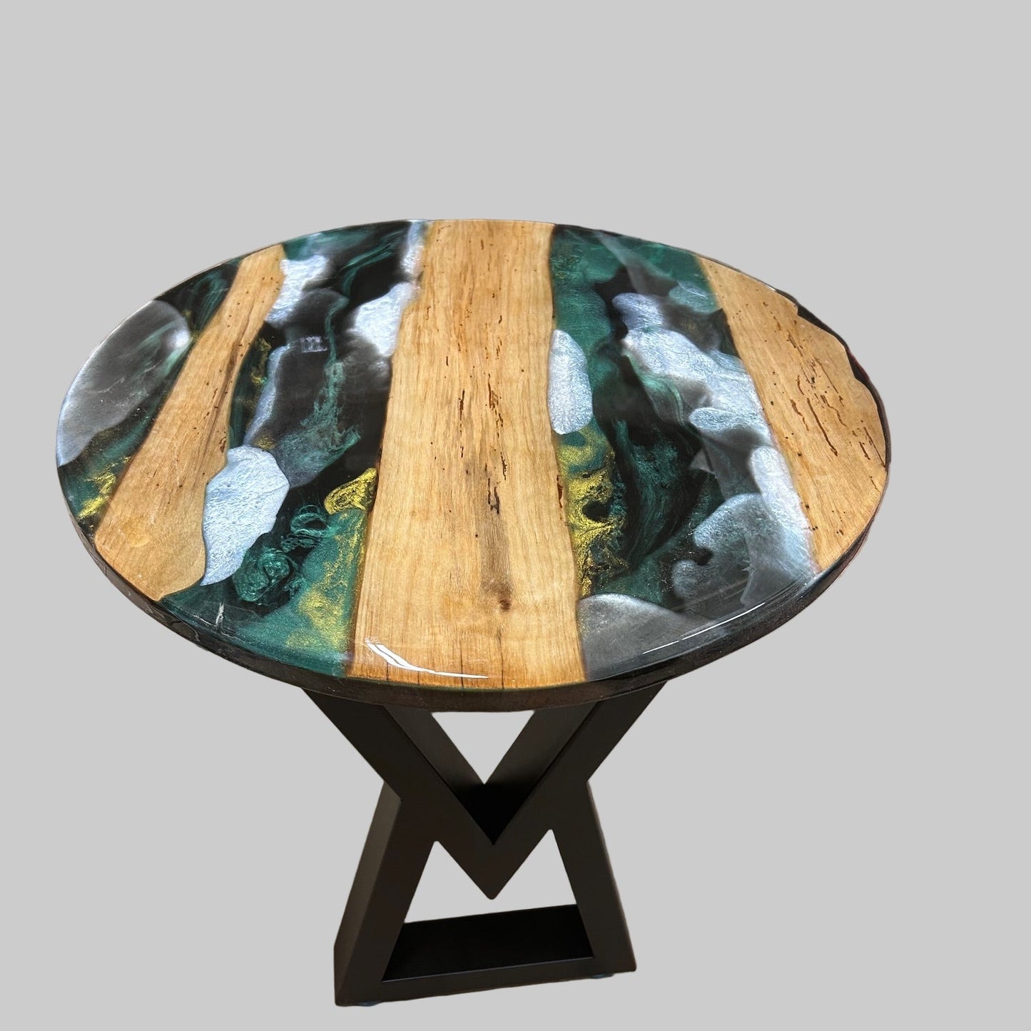 Black Green Whit and Gols accent round Table