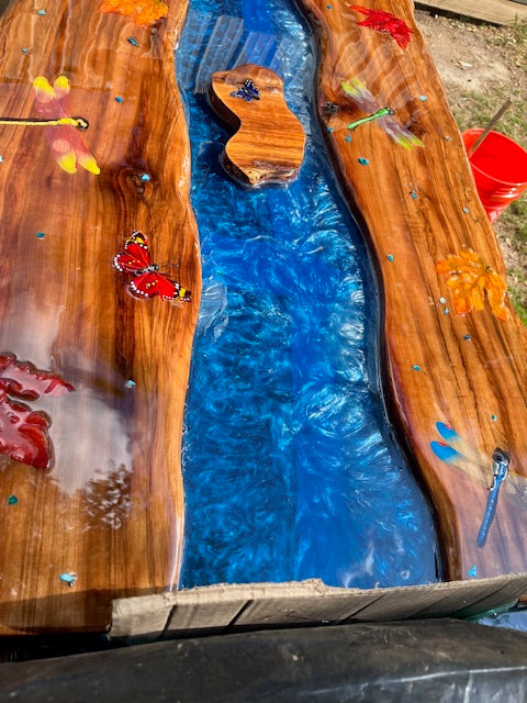 Dragonfly autumn leave coffee river table