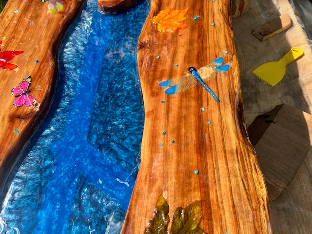 Dragonfly autumn leave coffee river table